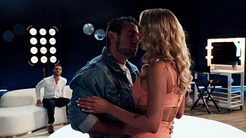 The guy fucks his wife’s friend in a steamy cuckold scene.