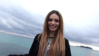 Anaïs isn't just here for the photos... - Jacquie et Michel TV