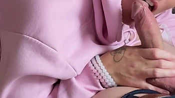 fais moi bien jouir en me baisant sur le canapé