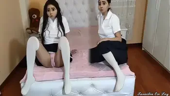 Clases de Sexo a mis Hijastras Hermosas Que Recién Llegan de La Escuela