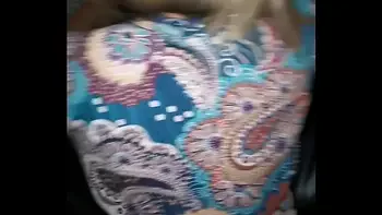 Sesso in garage con la gente del condominio che passa