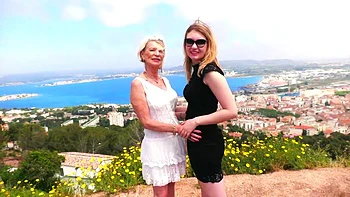 Lily, a shower and to bed! - Jacquie et Michel TV