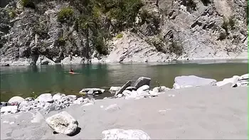 scopro donna al fiume tutta sola che si masturba si fa leccare la figa