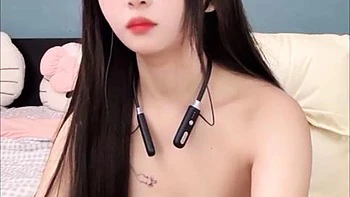 Hot Vietnamese tits: Bongacams, Asian  Cam Porn