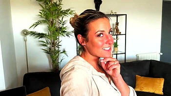 Two very sexy agents to entertain Viota... - Jacquie et Michel TV