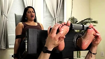 AmericanTickling – Julianas Beautiful Ticklish Laughter