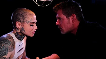 Tattooed prisoner Titi Ramone fucks the detective