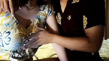 Aku Membawa Pembantu Ke Hotel