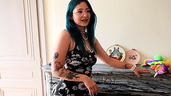 Visite De L'appartement D'une Voisine Nympho Cougar