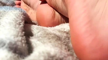 SnowPrincess aka snowpriness OnlyFans - Wonder how my soles