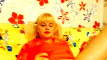 Blondy Sexxx Fucks her Machine on Webcam