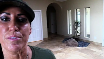 Masturbating solo babe loves her toys