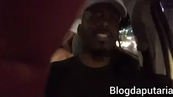 Casal inventa de foder dentro do carro do casal porra loka e acabo dando merda.: