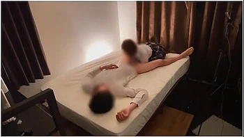 卒業式の後に家に呼はれて初めて生てしたら中出しして子宮か痙攣