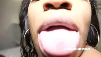 40inch of ass n juicy mouth eat that brownee snaxxxx pussy