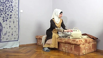 Cum on my hairy pussy!