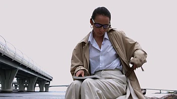 Brunette Pussy Temptations - Bloom Lambie