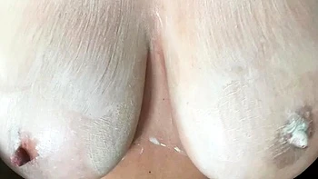 Big Boobs MILF Do A Tit Fuck