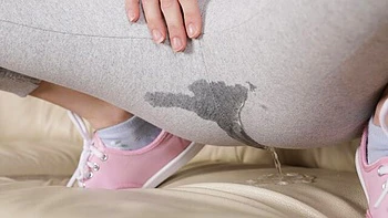 Wet and slutty babe Nicole Rae shoves a good pink toy in her hole