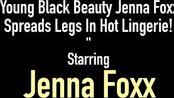 Bubbly Jenna Foxx's pussy lips clip
