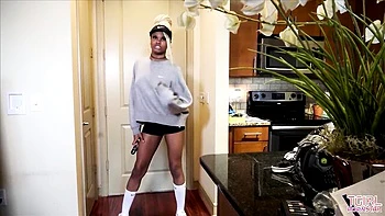 Cloudy and Boi's nipplepiercing trailer