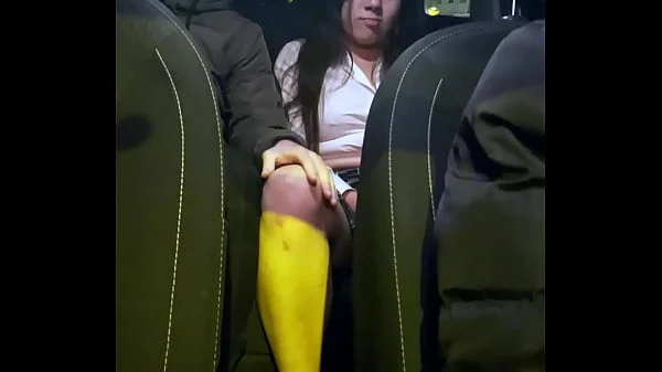 Pareja joven amateur follando en un taxi en Madrid con camara oculta