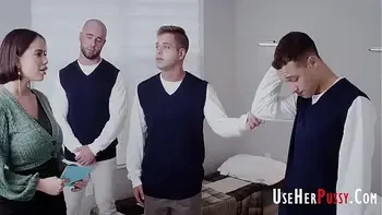 Generous MILF Accepts To Be Freeused On Christmas Eve