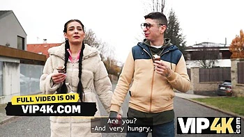 Easy-on-the-eyes beauty - milf movie - VIP 4K