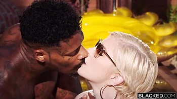 Splendid Skye's straight hair video