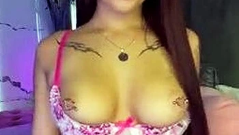 PUSSY BABE BRUNETTE masturbating