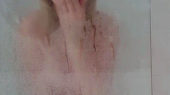 Hot amateur blonde pregnant toying her pussy solo