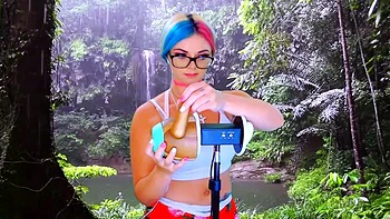 Hot amateur webcam teen masturbates for their fans