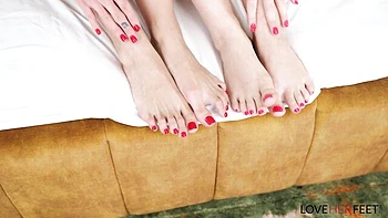 Beauteous Zazie Skymm's foot fetish movie