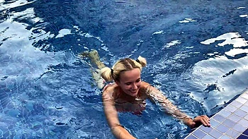 Amateur couple tries reverse cowgirl and doggystyle pov sex