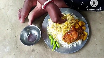 Desi Bhabhi Ne Machhi Chawal Khaya