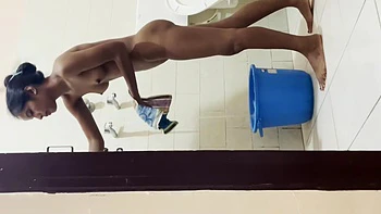 Nude Girlfriend Bath