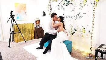 Hard FMM fuck in the missionary pose with an awesome Liz Jordan