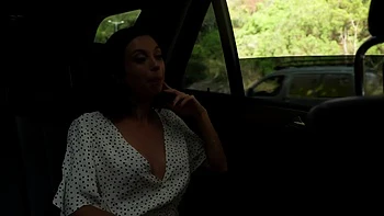 A distracted prison guard - Jacquie et Michel TV