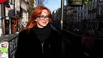 Malicia, 24 years old, cam-girl with various talents... - Jacquie et Michel TV