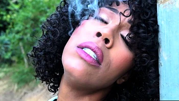 Big ass petite ebony MILF strips outdoor