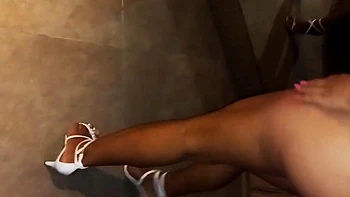 Horn filma a esposa mostrando como vai dar o pau no comedor