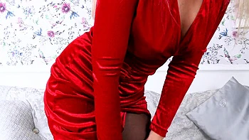 British milf Jay dildos her generously sized cunt