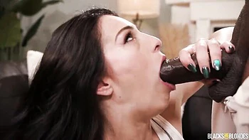 Naughty Sofie Reyez at natural tits scene