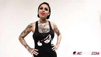 Wild Genevieve Sinn's softcore action