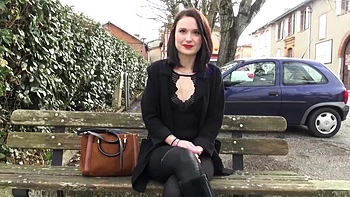 Melany, 26, excels in the art of threesomes! - Jacquie et Michel TV