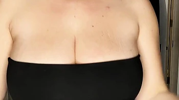 Big boobs milf masturbates with her dildo