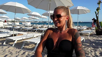 Prescilia and Carollina go to see one of the employees - Jacquie et Michel TV