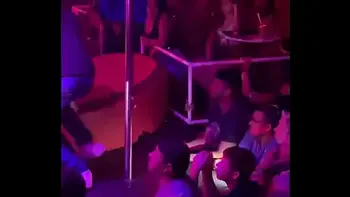 negão da bengala mentendo na boate