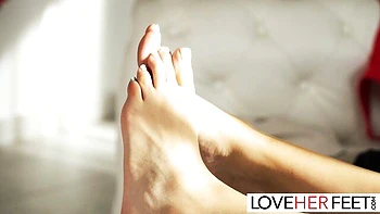 Love Her Feet featuring Luna Bunny and Peachlollypop's foot fetish movie