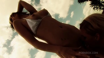 Tammie Wishes She Tried Lesbian Sex Sooner